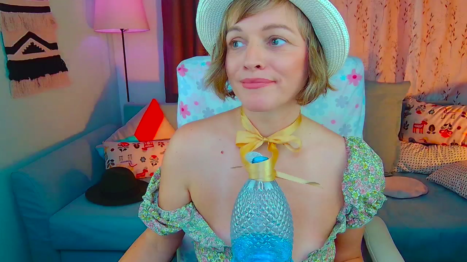 Gallery image thumbnail from SweetDazzle's myfreecams stream on, 07/25/2024, 12:38 image 8 of 20