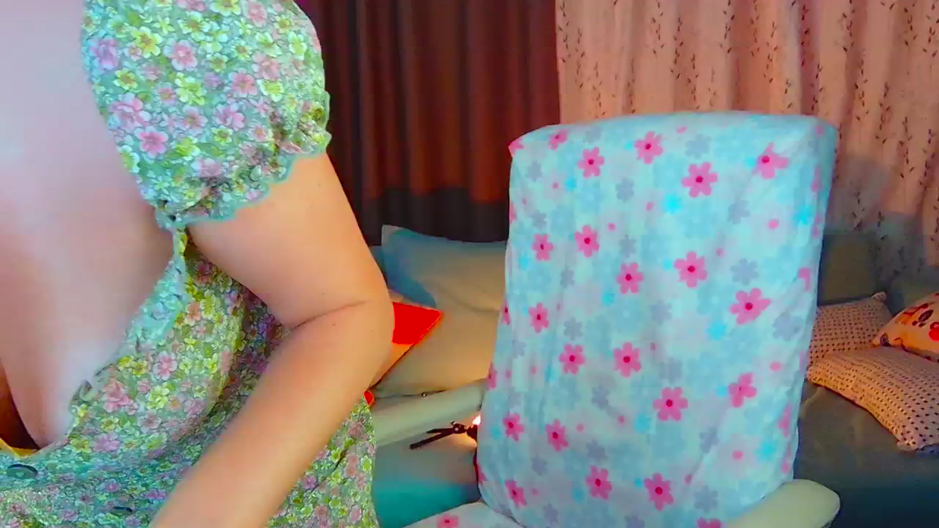 Gallery image thumbnail from SweetDazzle's myfreecams stream on, 07/31/2024, 11:40 image 7 of 20