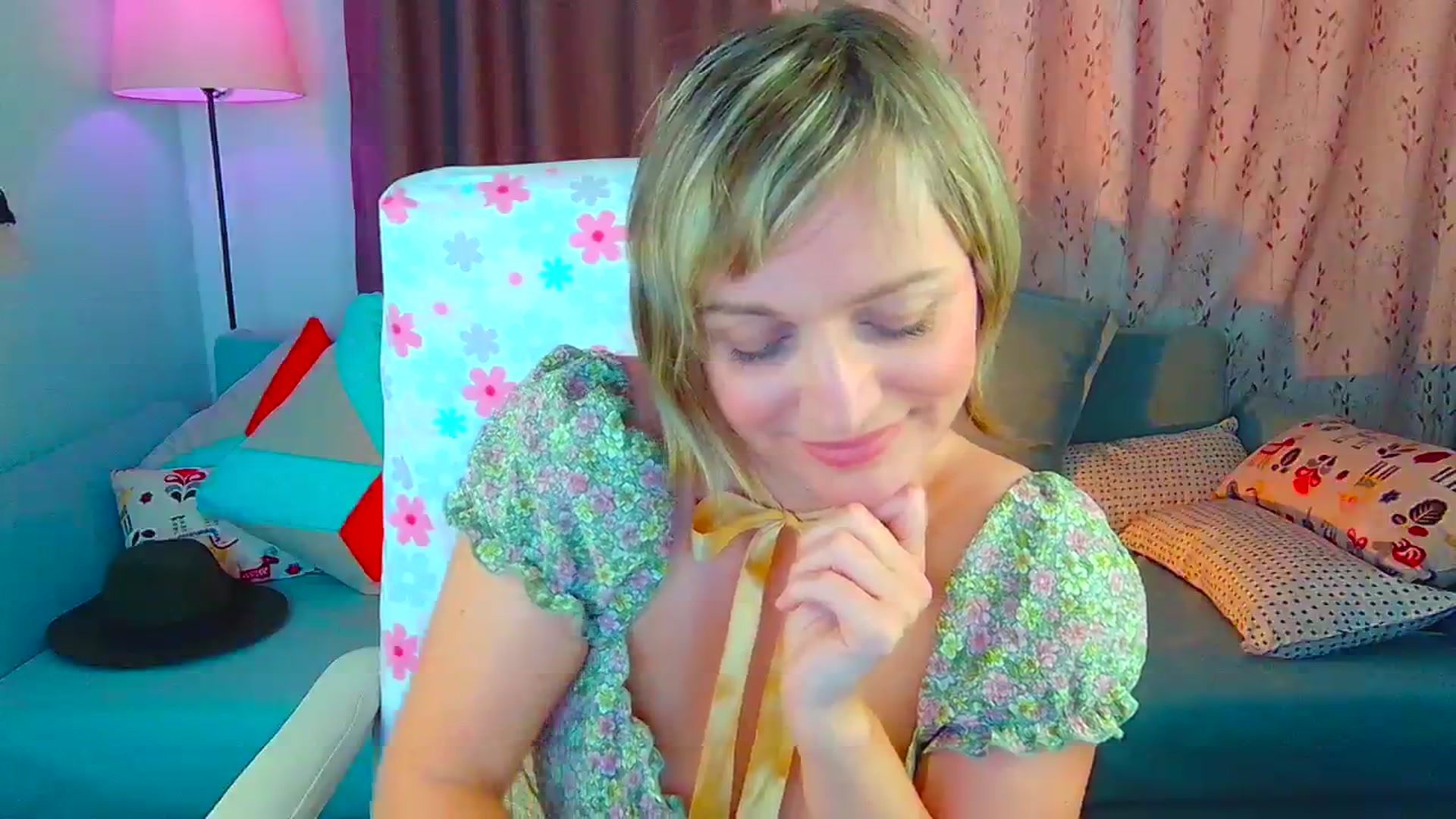 Gallery image thumbnail from SweetDazzle's myfreecams stream on, 07/31/2024, 14:09 image 15 of 20