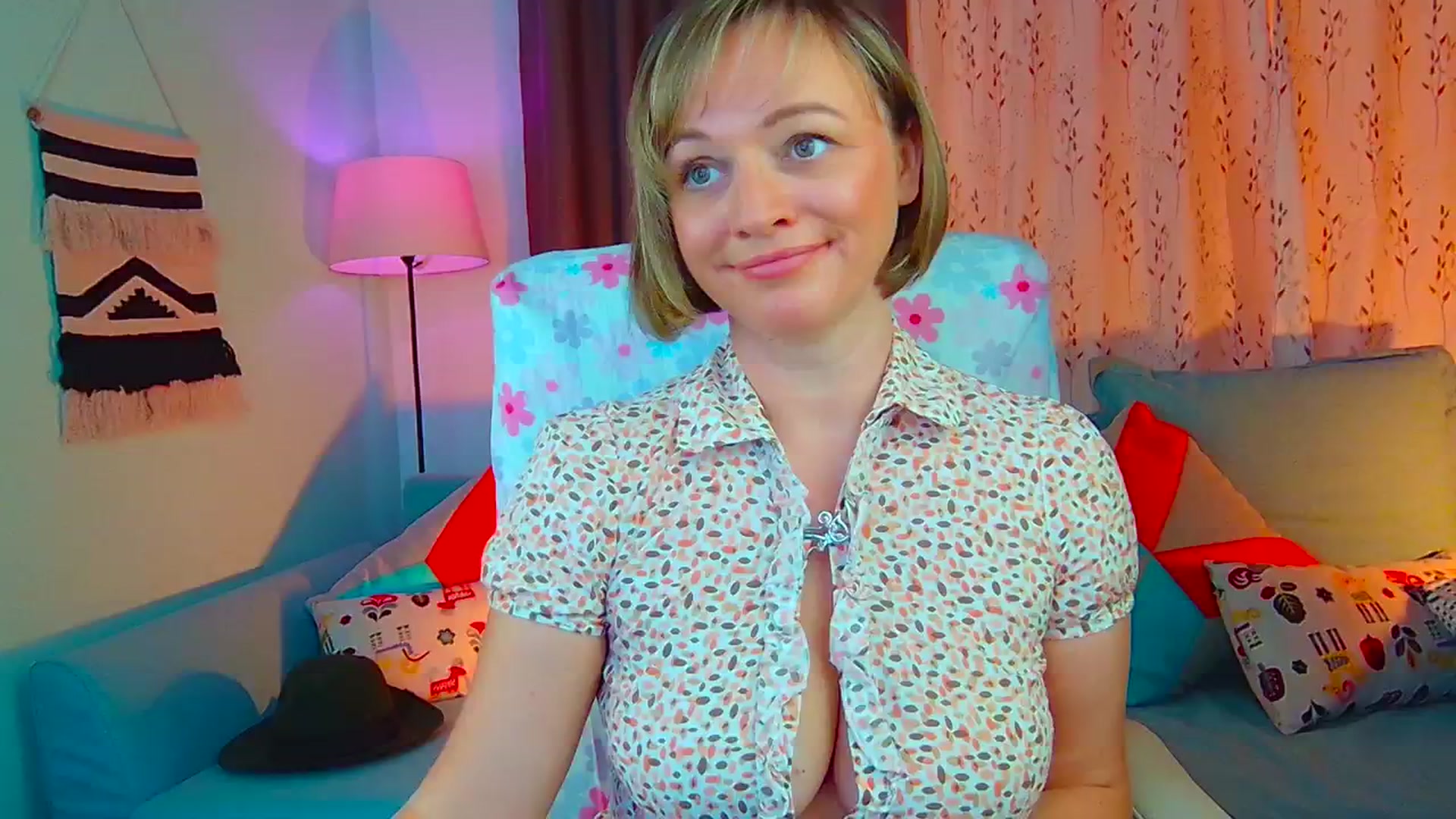 Gallery image thumbnail from SweetDazzle's myfreecams stream on, 08/27/2024, 08:15 image 12 of 20
