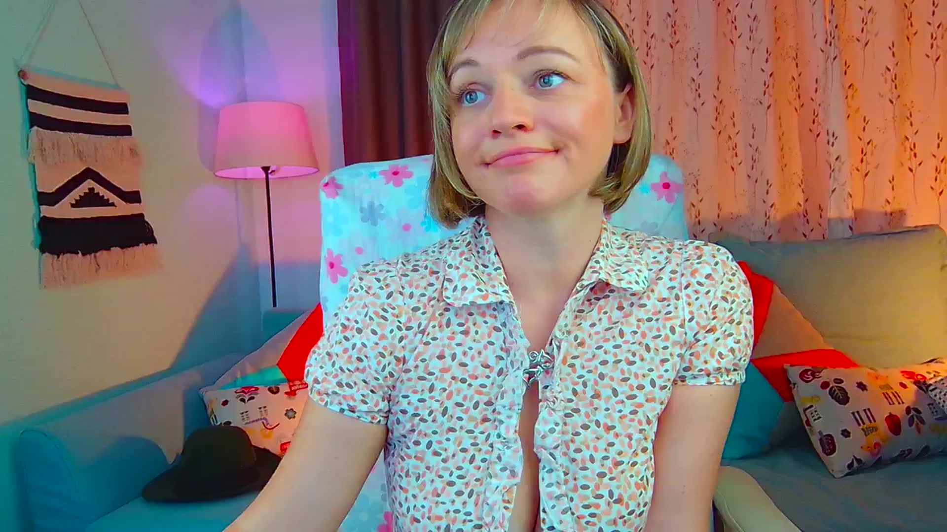 Gallery image thumbnail from SweetDazzle's myfreecams stream on, 08/27/2024, 08:15 image 18 of 20