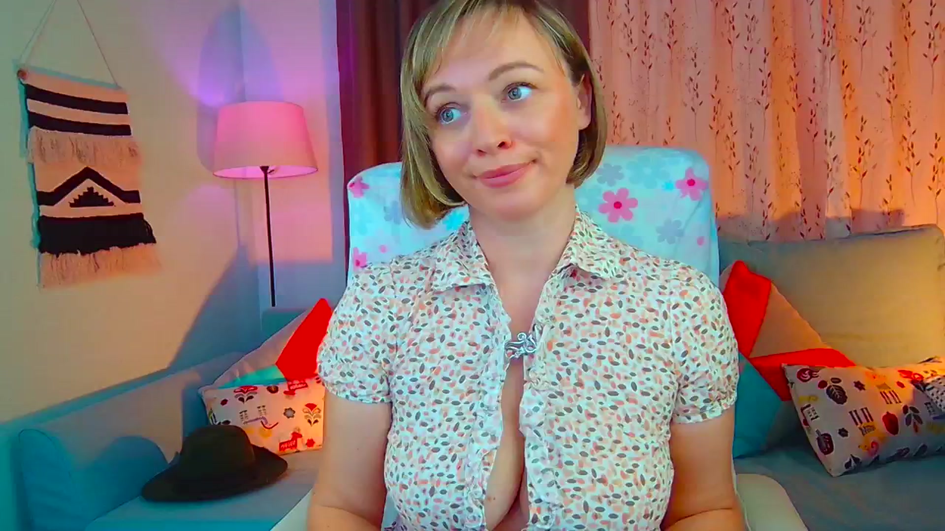 Gallery image thumbnail from SweetDazzle's myfreecams stream on, 08/27/2024, 08:15 image 6 of 20