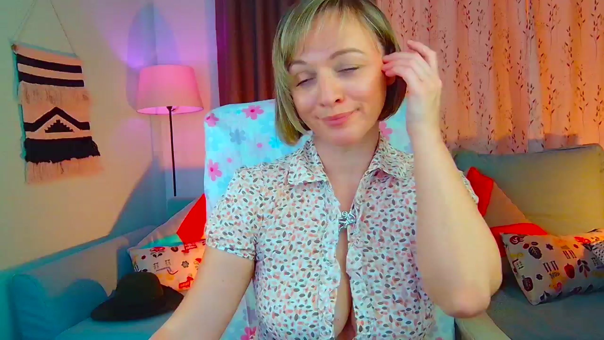 Gallery image thumbnail from SweetDazzle's myfreecams stream on, 08/27/2024, 08:15 image 15 of 20