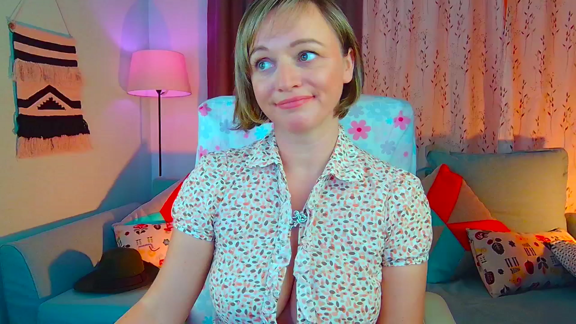 Gallery image thumbnail from SweetDazzle's myfreecams stream on, 08/27/2024, 11:38 image 6 of 20