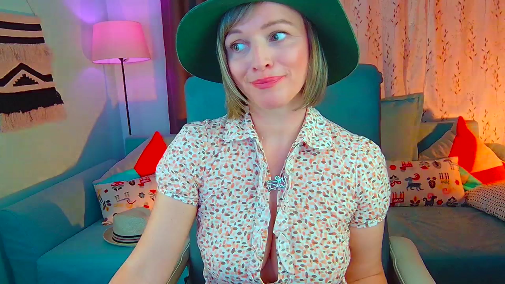 Gallery image thumbnail from SweetDazzle's myfreecams stream on, 10/08/2024, 14:10 image 3 of 20