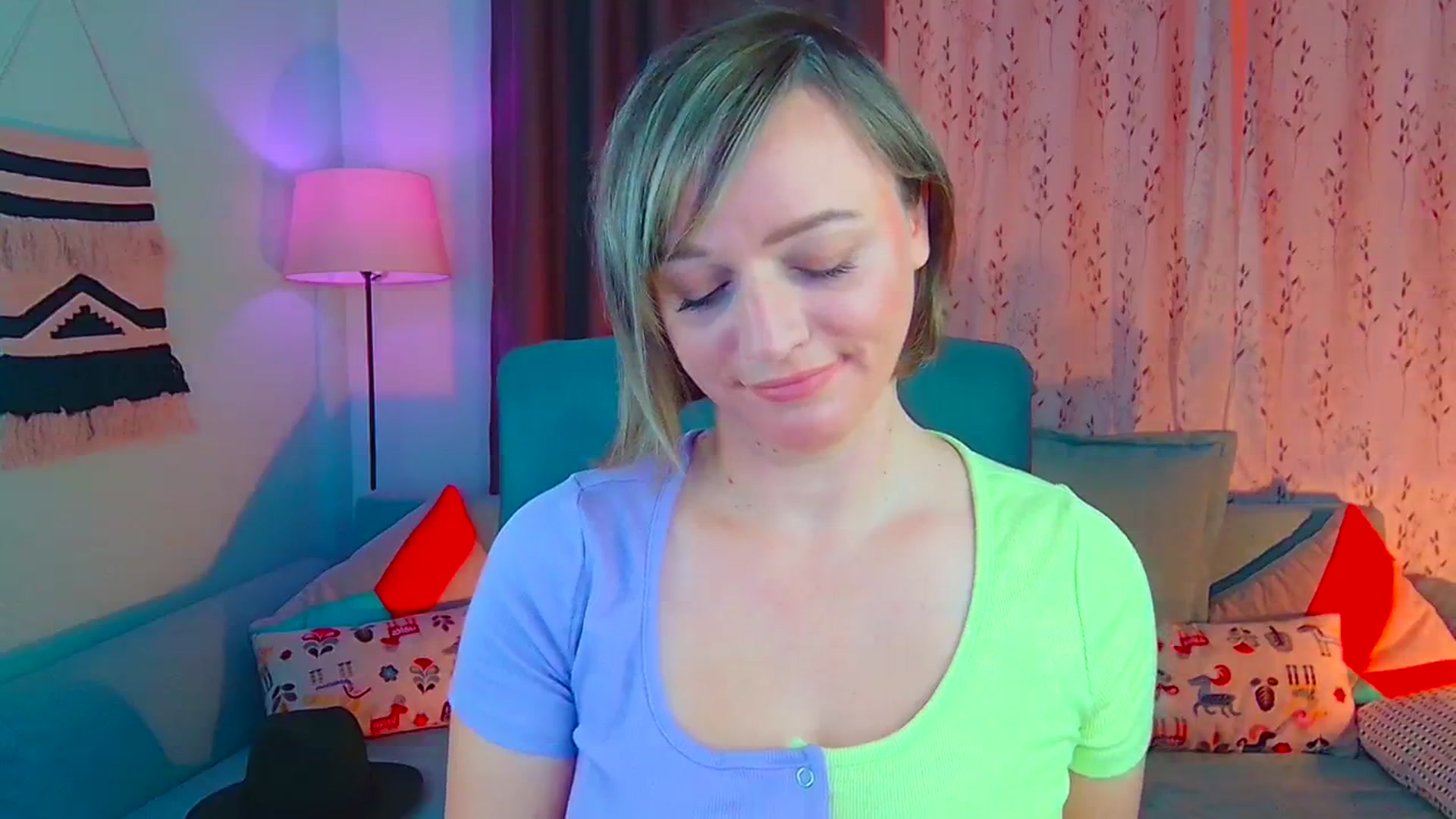 Gallery image thumbnail from SweetDazzle's myfreecams stream on, 10/15/2024, 08:30 image 10 of 20