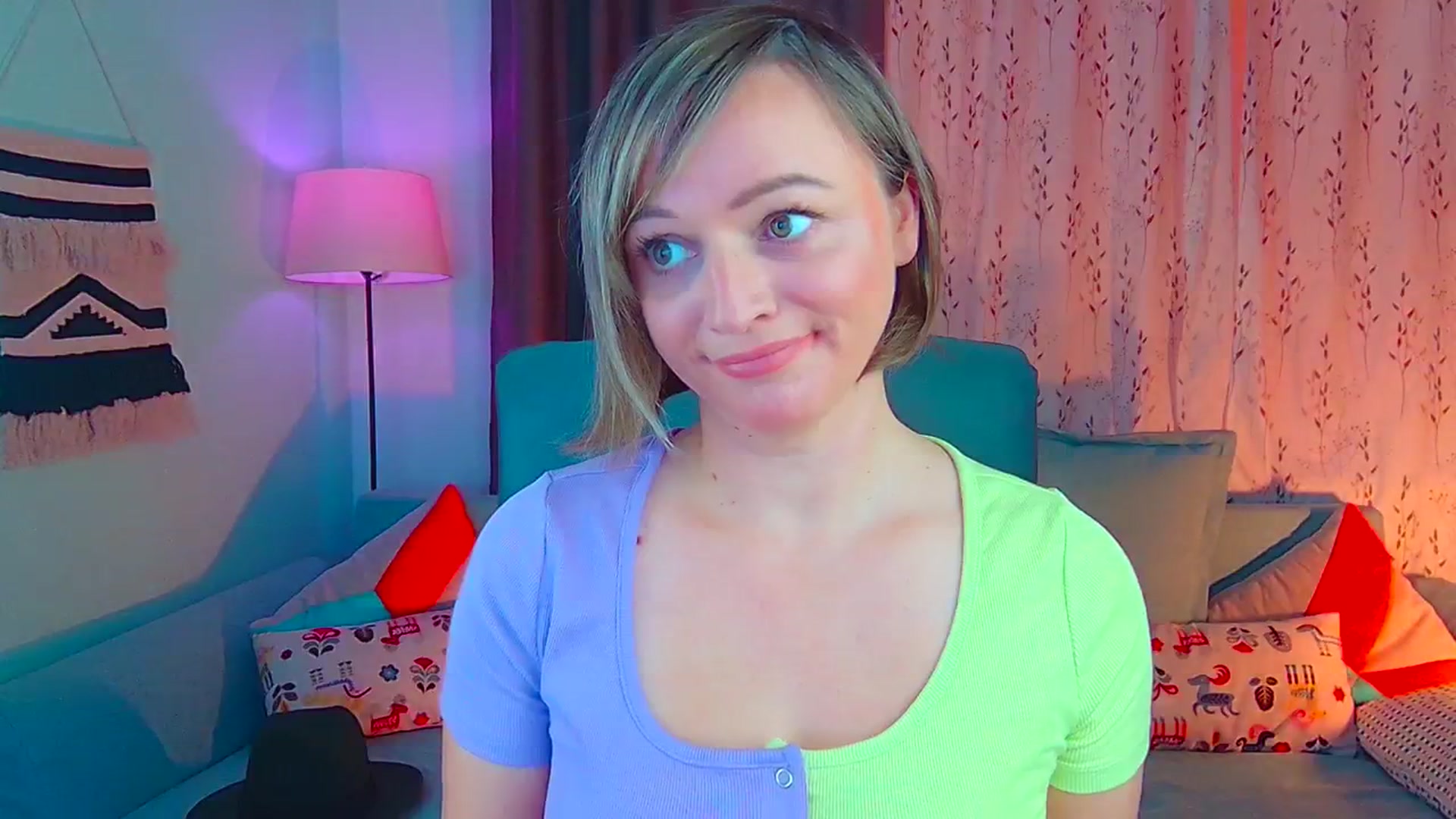 Gallery image thumbnail from SweetDazzle's myfreecams stream on, 10/15/2024, 08:30 image 13 of 20
