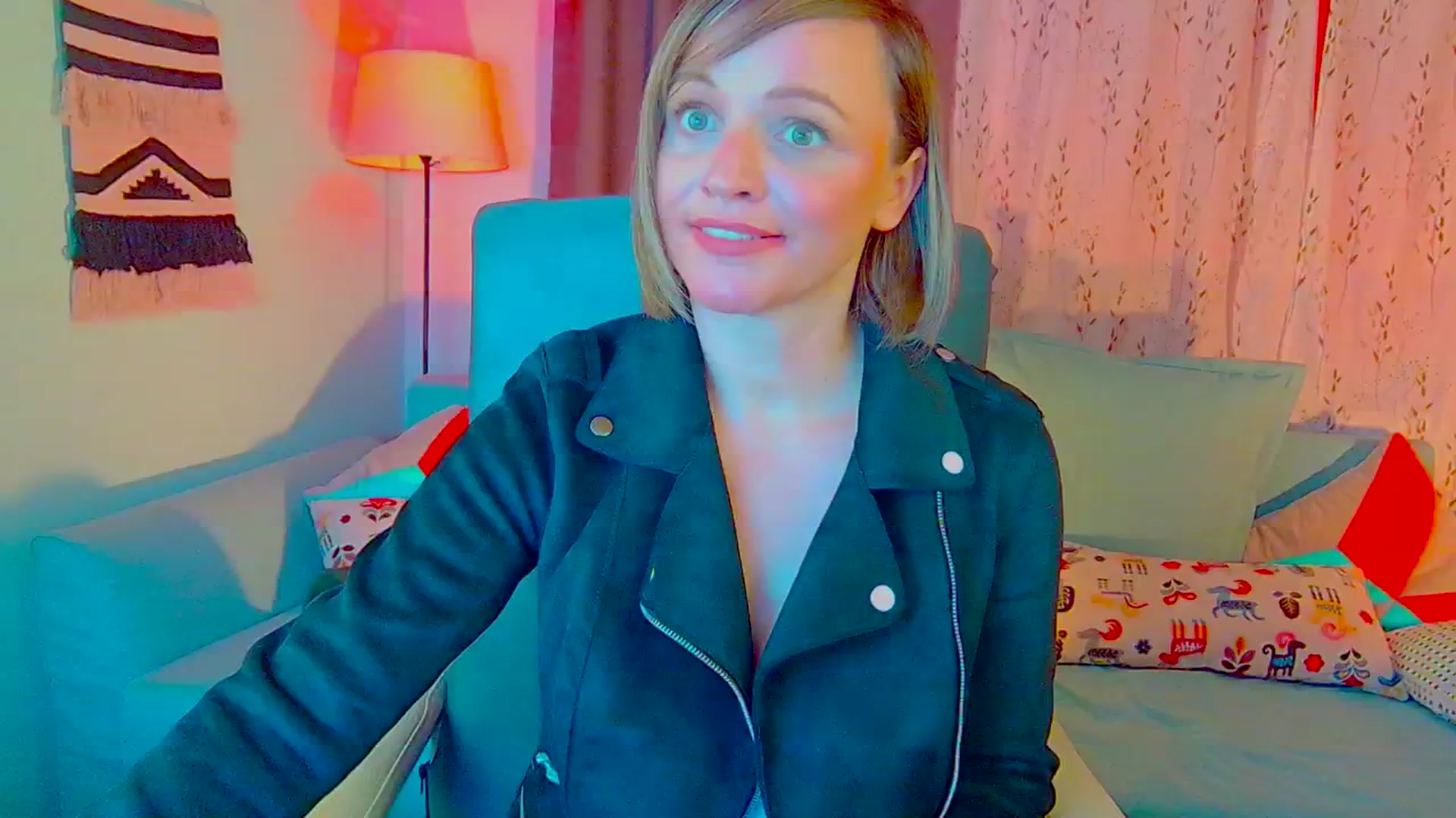 Gallery image thumbnail from SweetDazzle's myfreecams stream on, 10/21/2024, 16:28 image 10 of 20