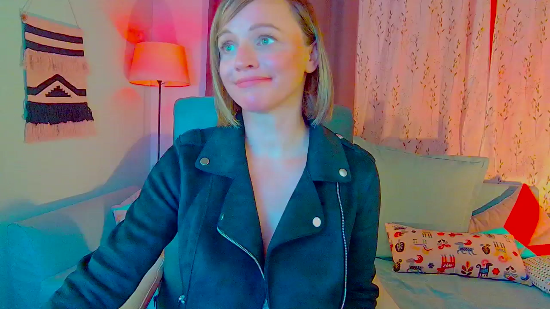 Gallery image thumbnail from SweetDazzle's myfreecams stream on, 10/21/2024, 16:28 image 5 of 20