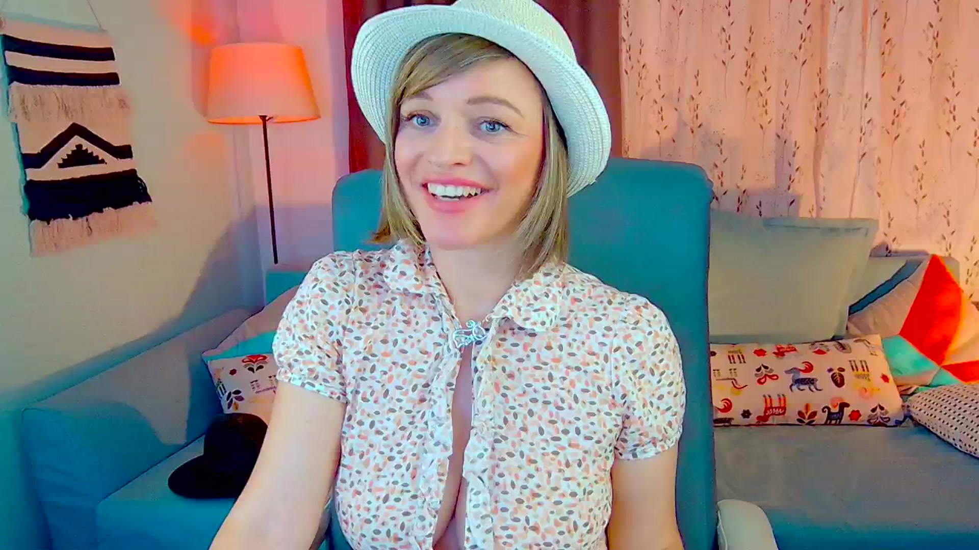 Gallery image thumbnail from SweetDazzle's myfreecams stream on, 10/23/2024, 08:25 image 17 of 20