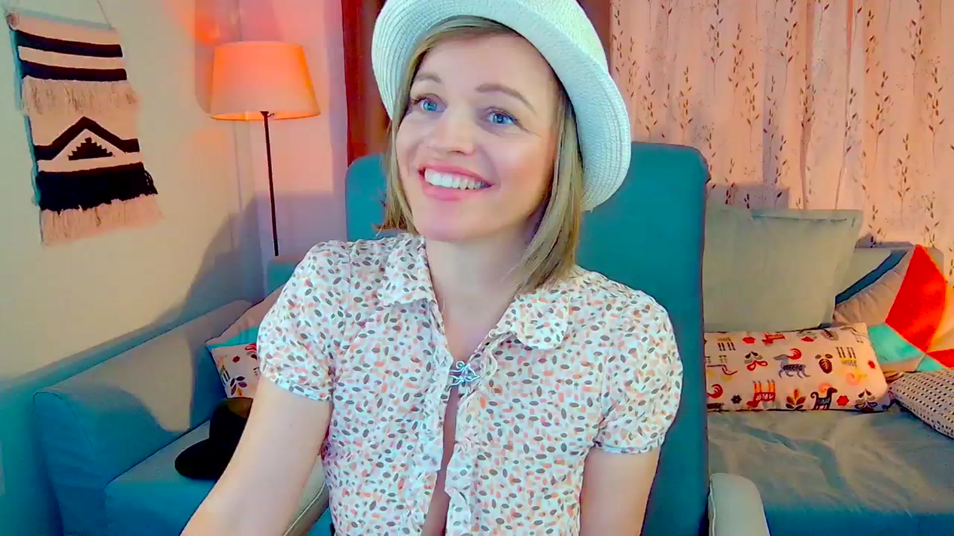 Gallery image thumbnail from SweetDazzle's myfreecams stream on, 10/23/2024, 11:20 image 10 of 20