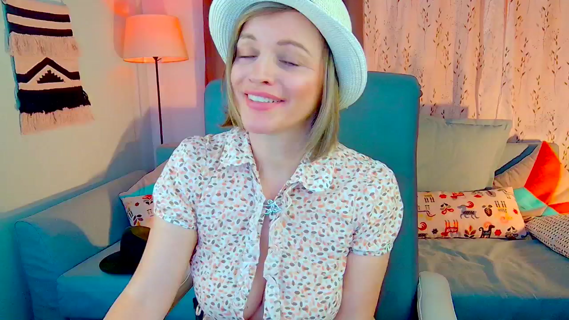 Gallery image thumbnail from SweetDazzle's myfreecams stream on, 10/23/2024, 11:36 image 7 of 20