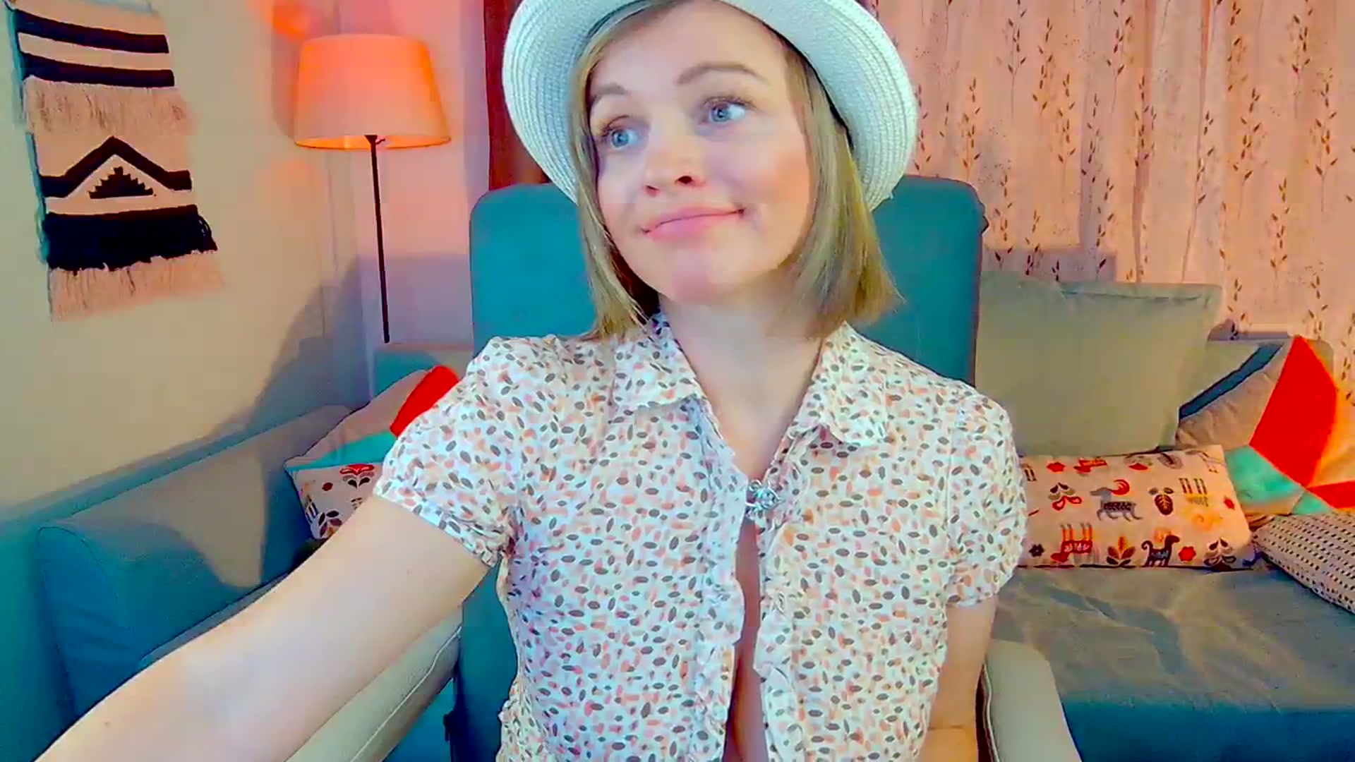 Gallery image thumbnail from SweetDazzle's myfreecams stream on, 10/23/2024, 12:36 image 13 of 20