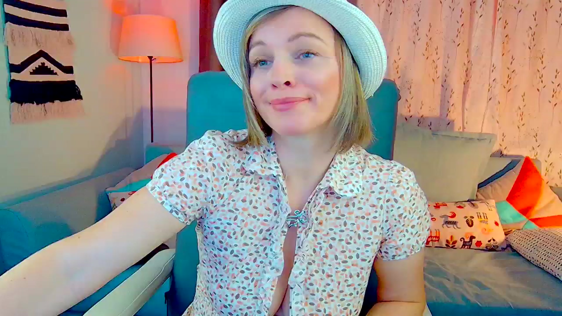 Gallery image thumbnail from SweetDazzle's myfreecams stream on, 10/23/2024, 13:29 image 16 of 20