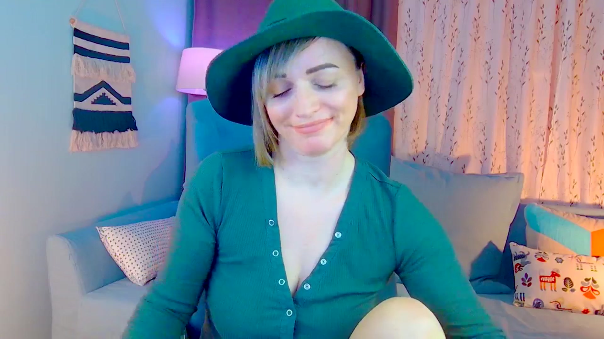 Gallery image thumbnail from SweetDazzle's myfreecams stream on, 12/16/2024, 15:08 image 16 of 20