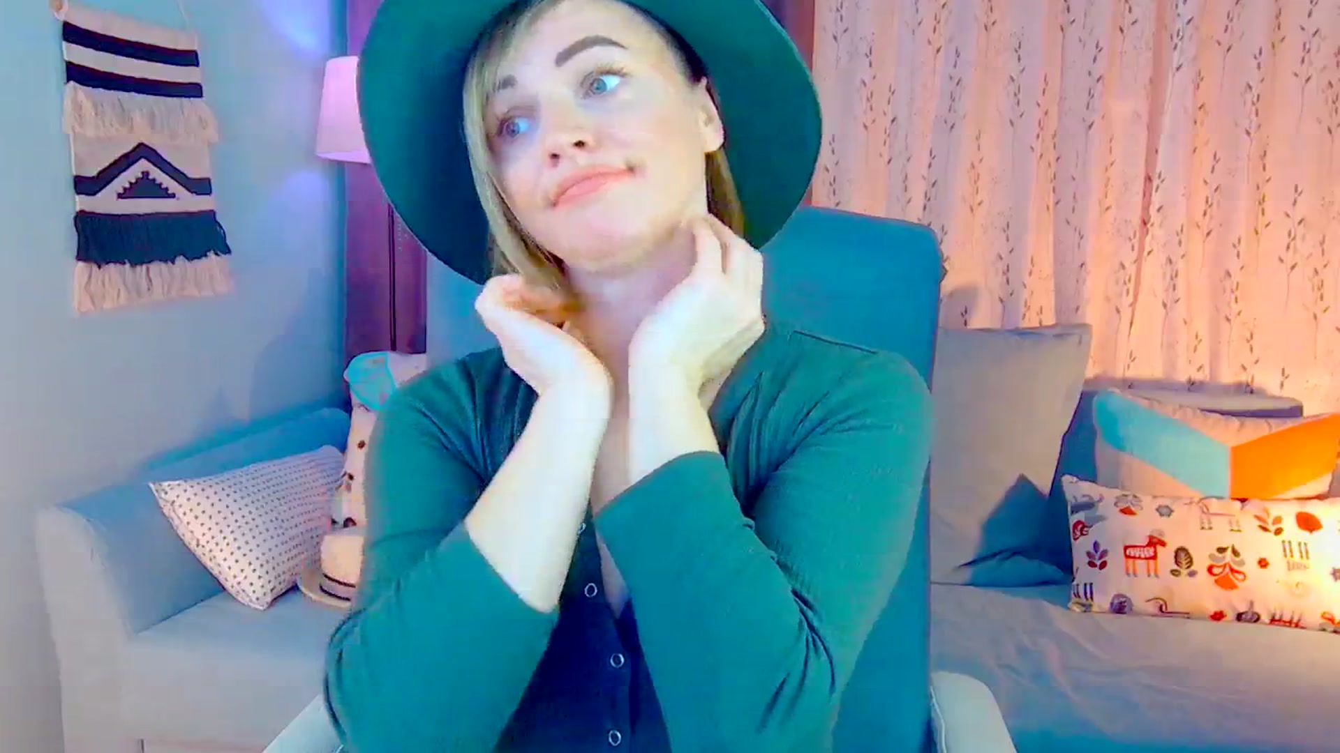 Gallery image thumbnail from SweetDazzle's myfreecams stream on, 12/16/2024, 15:08 image 4 of 20