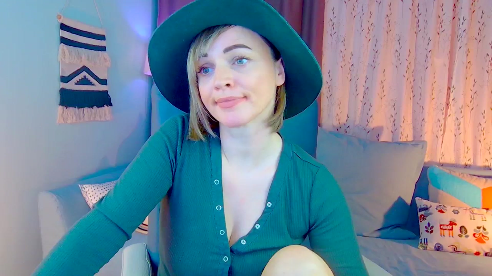 Gallery image thumbnail from SweetDazzle's myfreecams stream on, 12/16/2024, 15:08 image 19 of 20