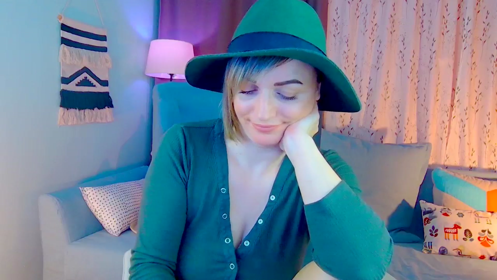 Gallery image thumbnail from SweetDazzle's myfreecams stream on, 12/16/2024, 15:08 image 18 of 20