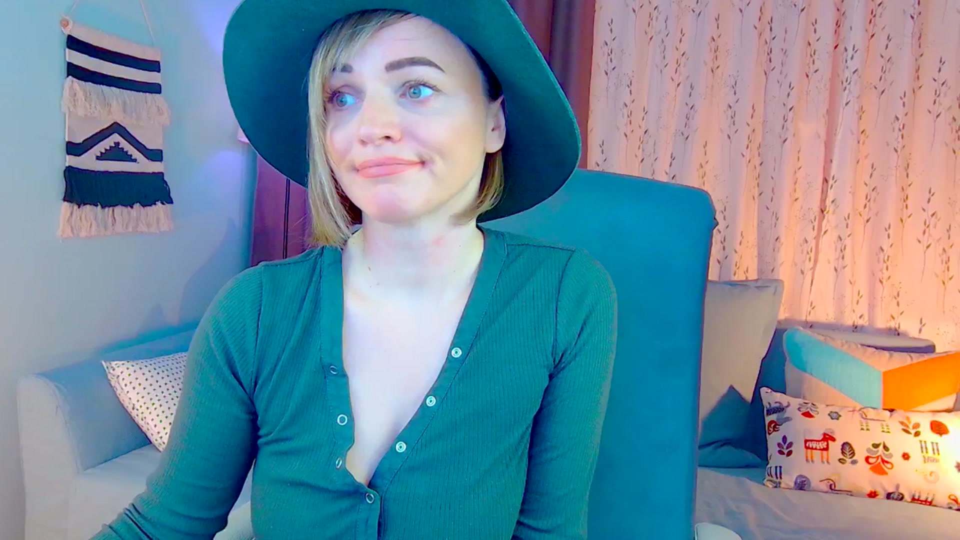 Gallery image thumbnail from SweetDazzle's myfreecams stream on, 12/16/2024, 15:08 image 10 of 20