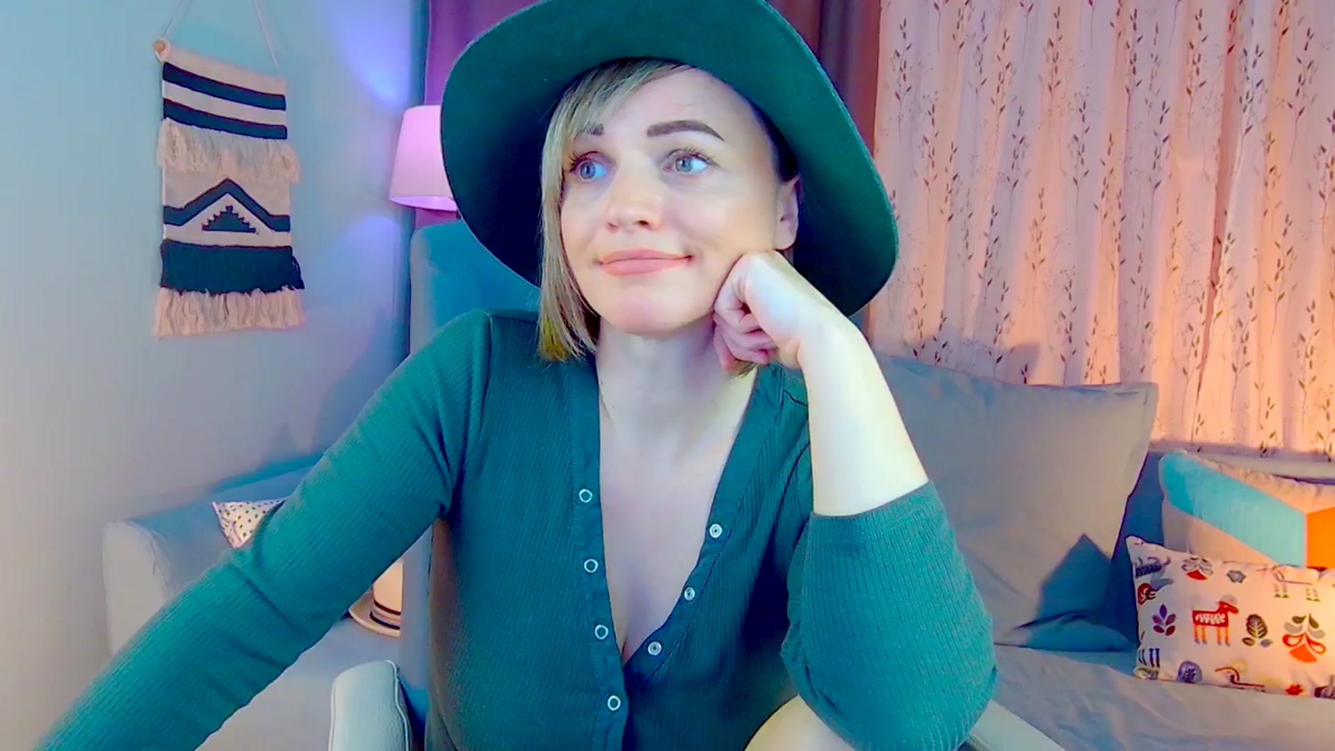 Gallery image thumbnail from SweetDazzle's myfreecams stream on, 12/16/2024, 15:08 image 17 of 20