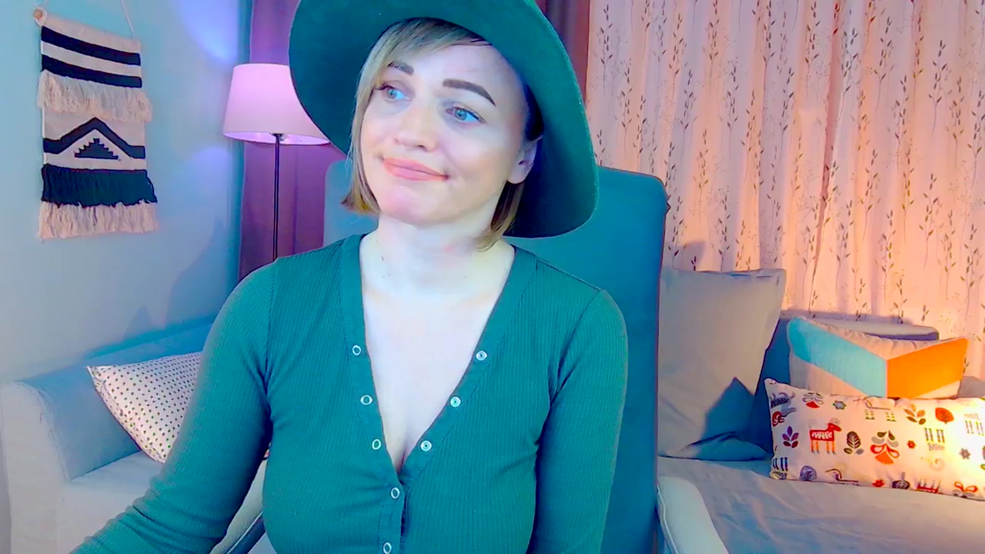 Gallery image thumbnail from SweetDazzle's myfreecams stream on, 12/16/2024, 15:08 image 13 of 20