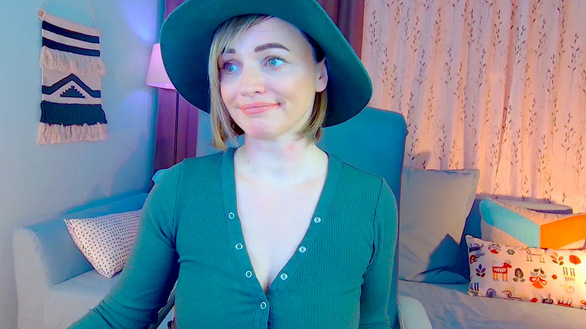 Gallery image thumbnail from SweetDazzle's myfreecams stream on, 12/16/2024, 15:08 image 7 of 20