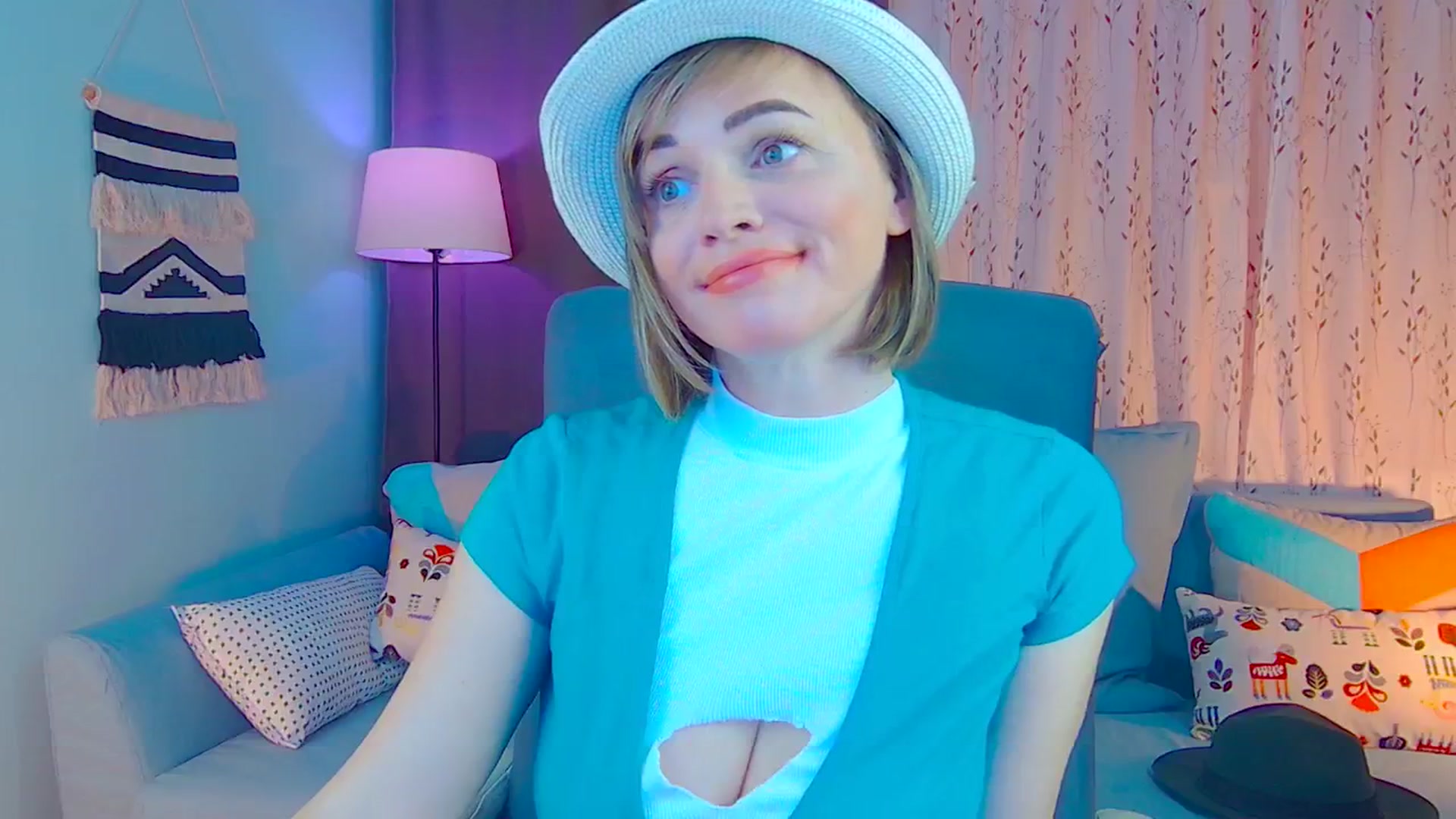 Gallery image thumbnail from SweetDazzle's myfreecams stream on, 12/17/2024, 15:20 image 18 of 20