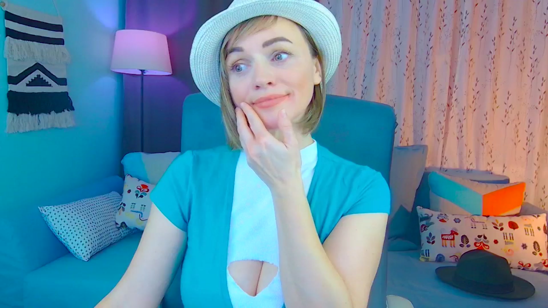 Gallery image thumbnail from SweetDazzle's myfreecams stream on, 12/17/2024, 21:36 image 16 of 20
