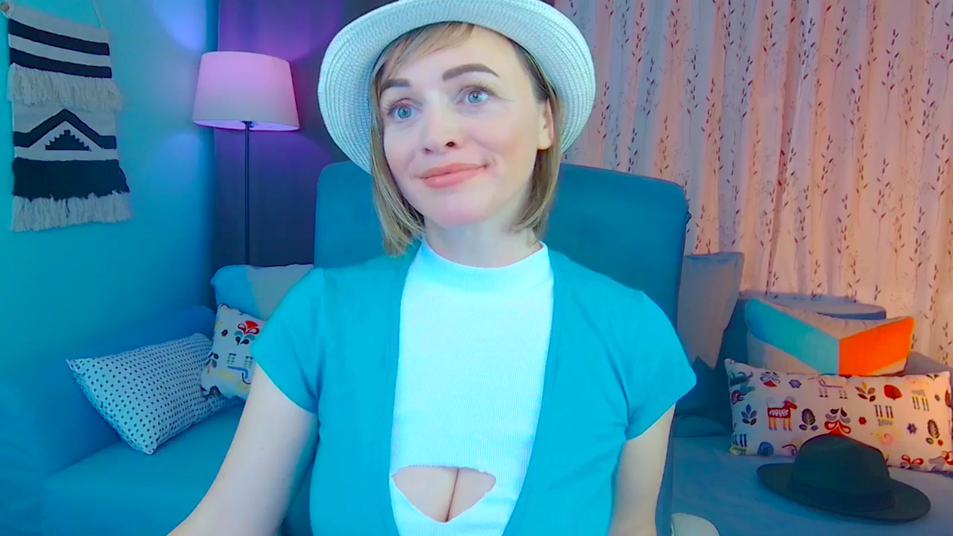 Gallery image thumbnail from SweetDazzle's myfreecams stream on, 12/17/2024, 21:36 image 15 of 20