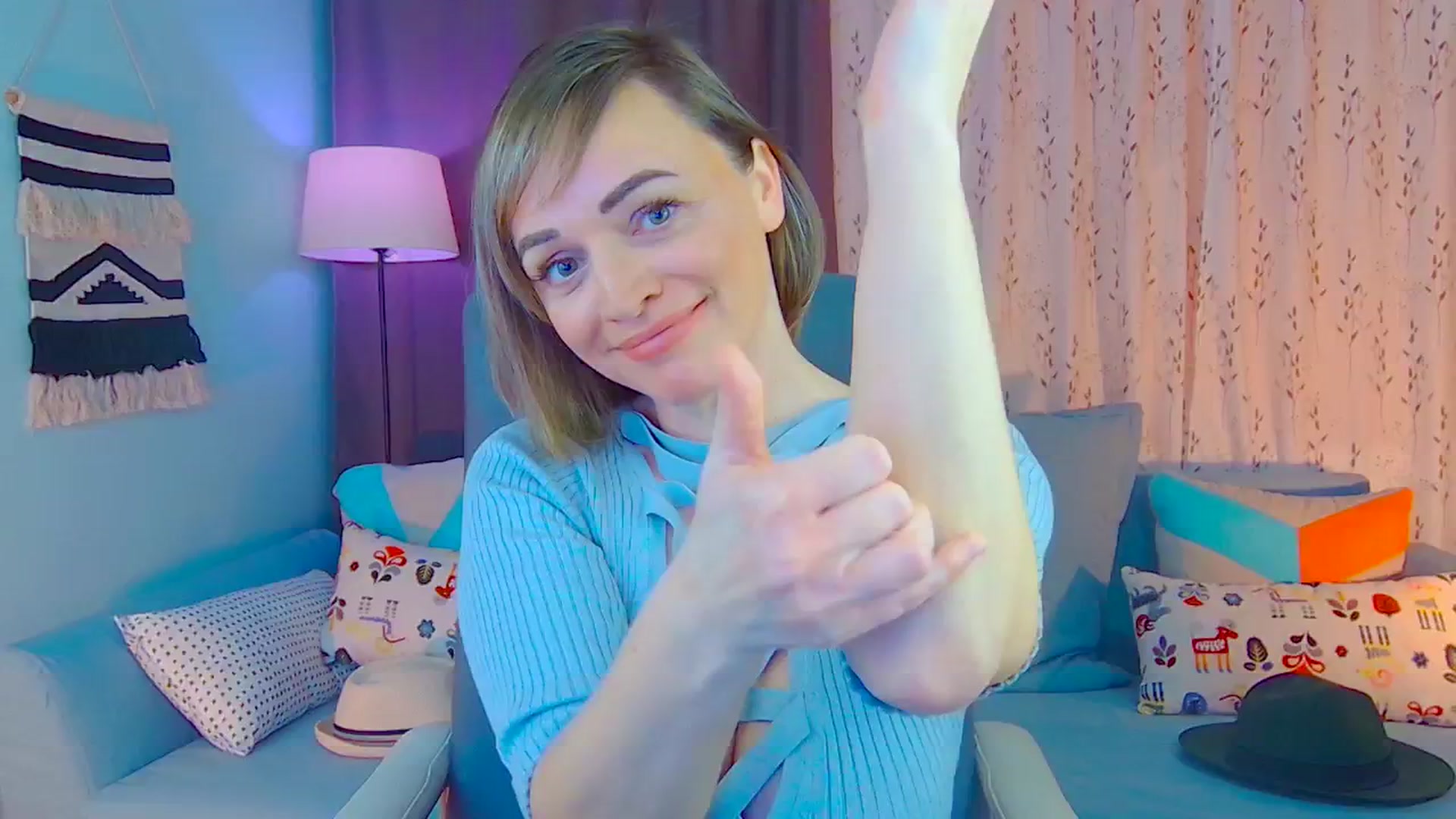 Gallery image thumbnail from SweetDazzle's myfreecams stream on, 12/19/2024, 13:01 image 15 of 20