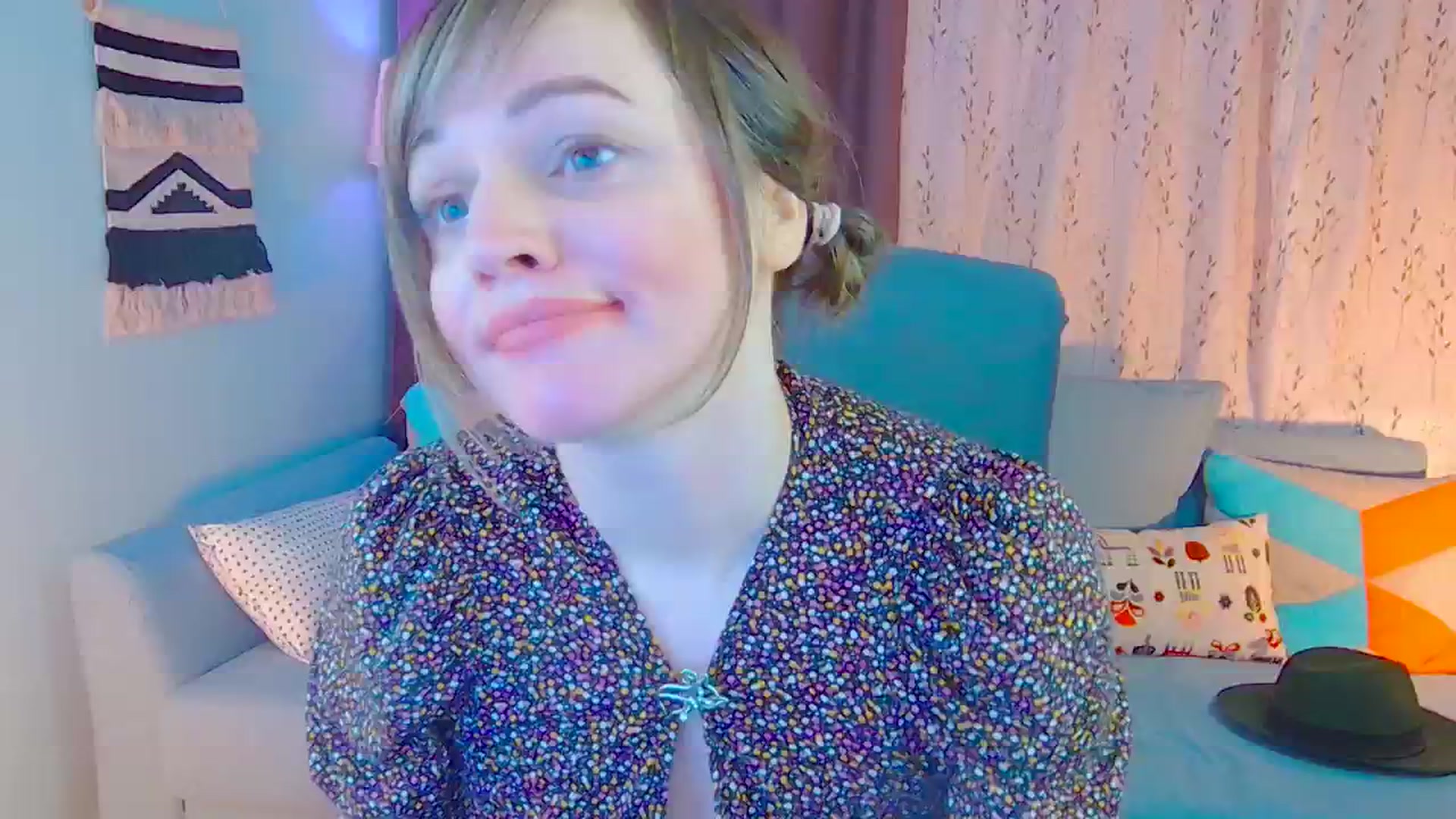 Gallery image thumbnail from SweetDazzle's myfreecams stream on, 01/14/2025, 01:46 image 10 of 20