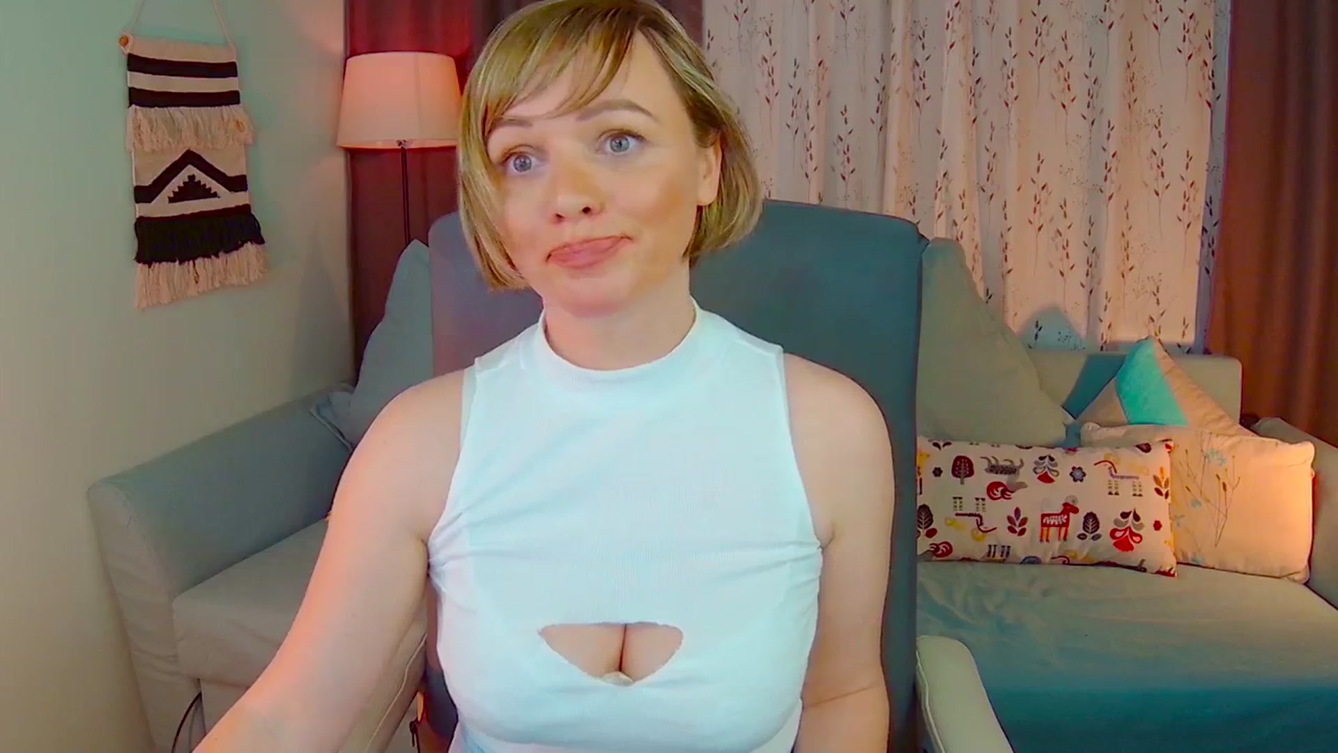 Gallery image thumbnail from SweetDazzle's myfreecams stream on, 02/17/2025, 21:29 image 13 of 20