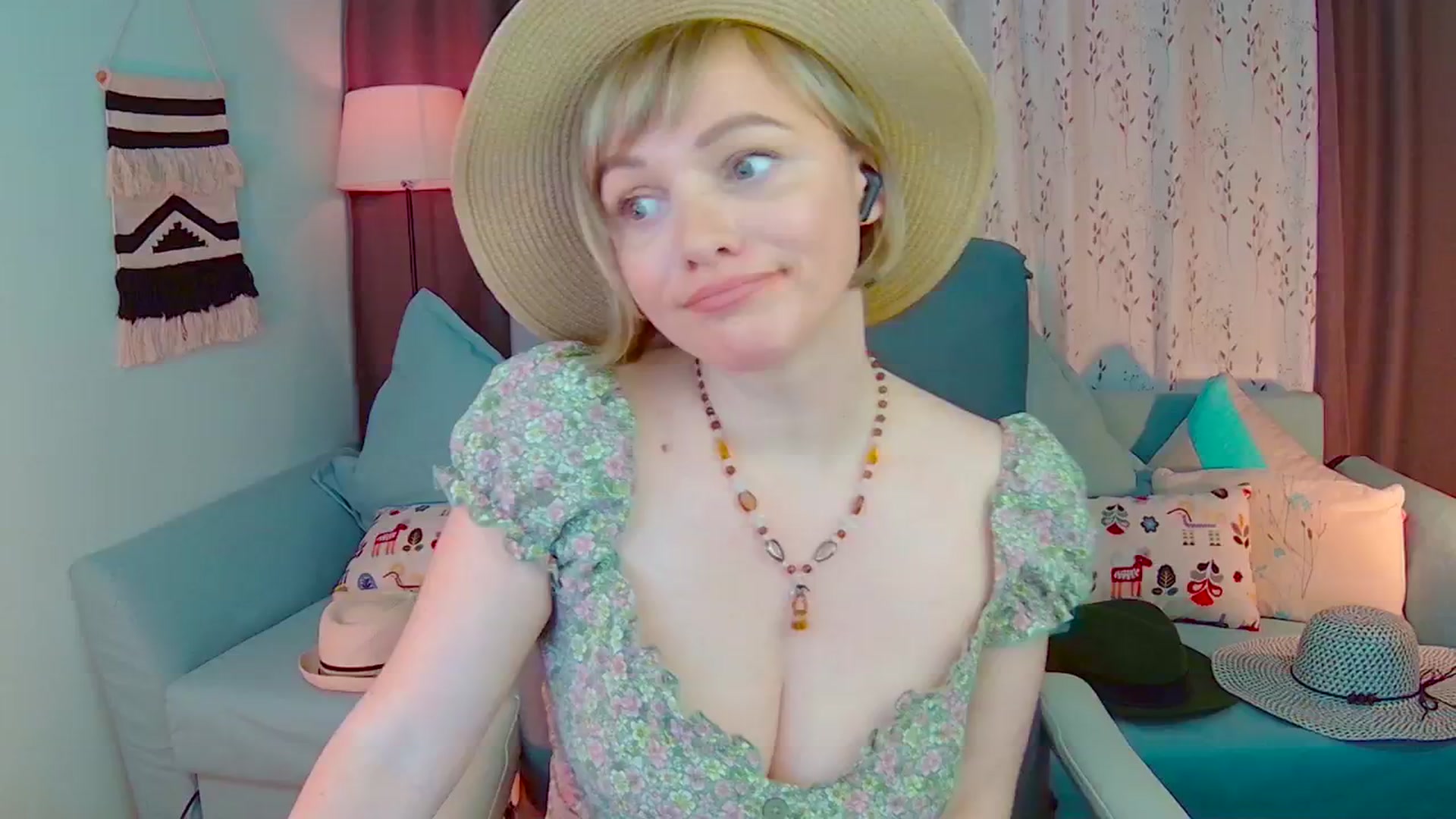 Gallery image thumbnail from SweetDazzle's myfreecams stream on, 02/19/2025, 22:20 image 11 of 20