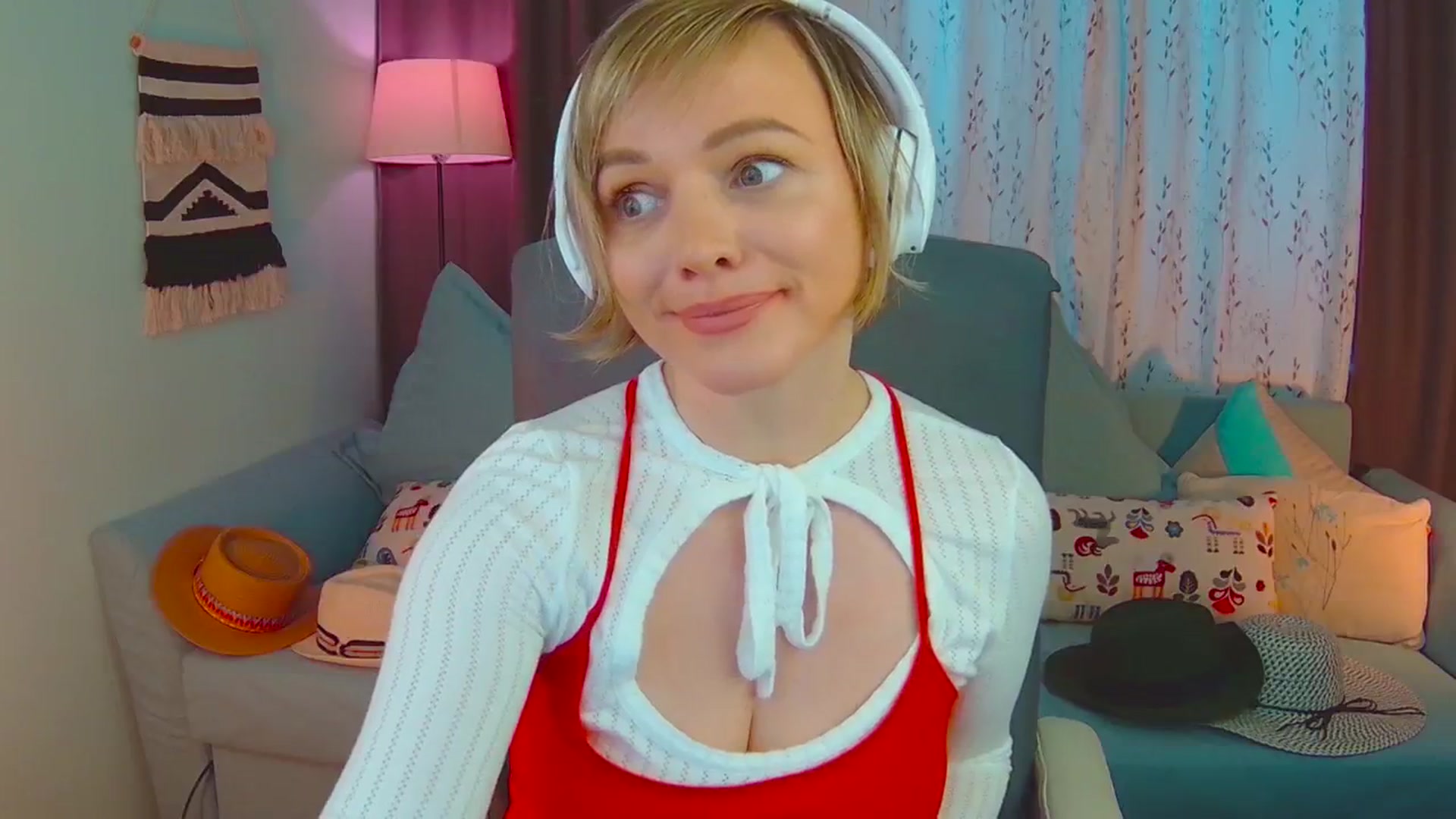 Gallery image thumbnail from SweetDazzle's myfreecams stream on, 02/26/2025, 14:12 image 13 of 20