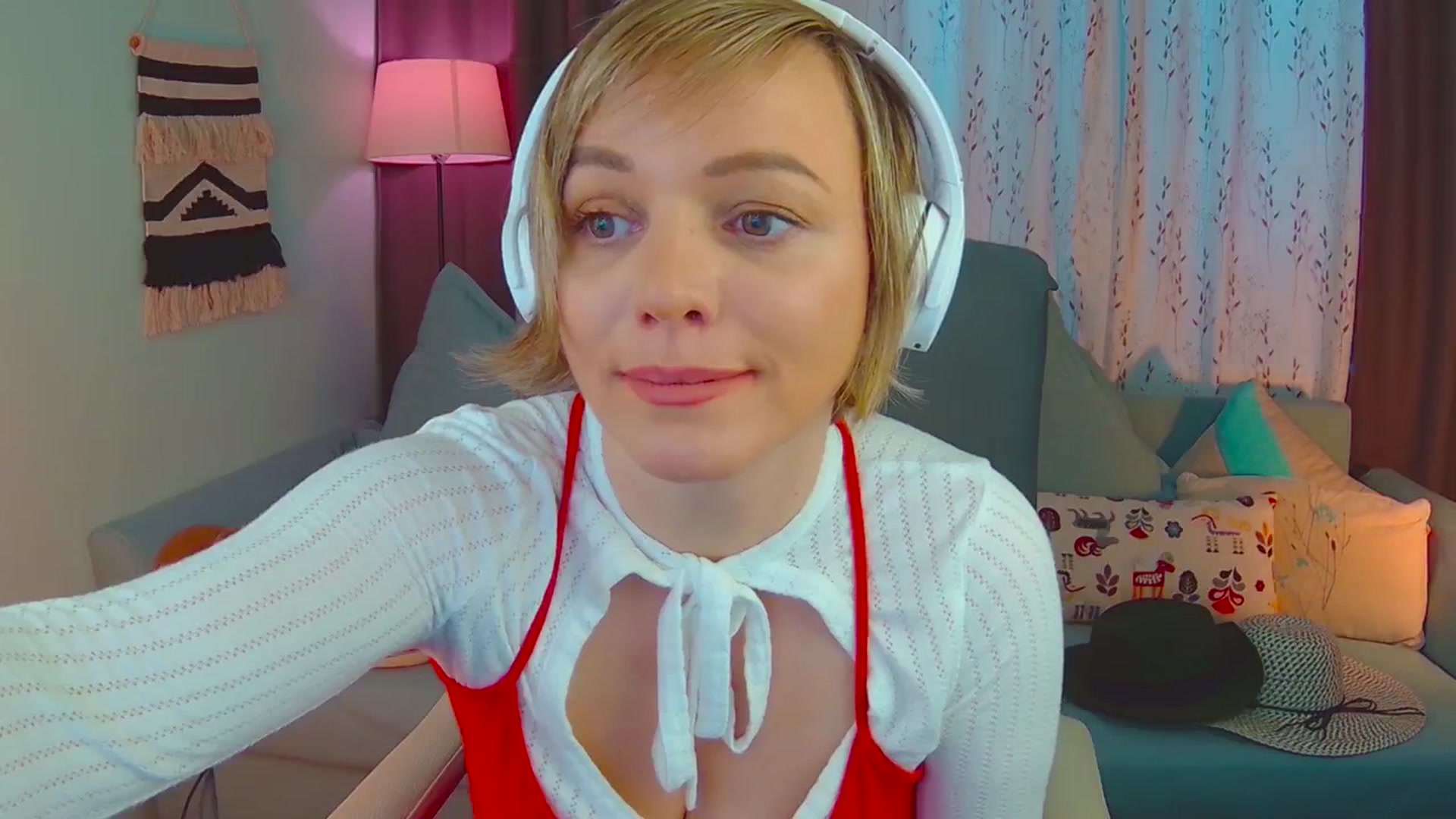 Gallery image thumbnail from SweetDazzle's myfreecams stream on, 02/26/2025, 14:12 image 18 of 20