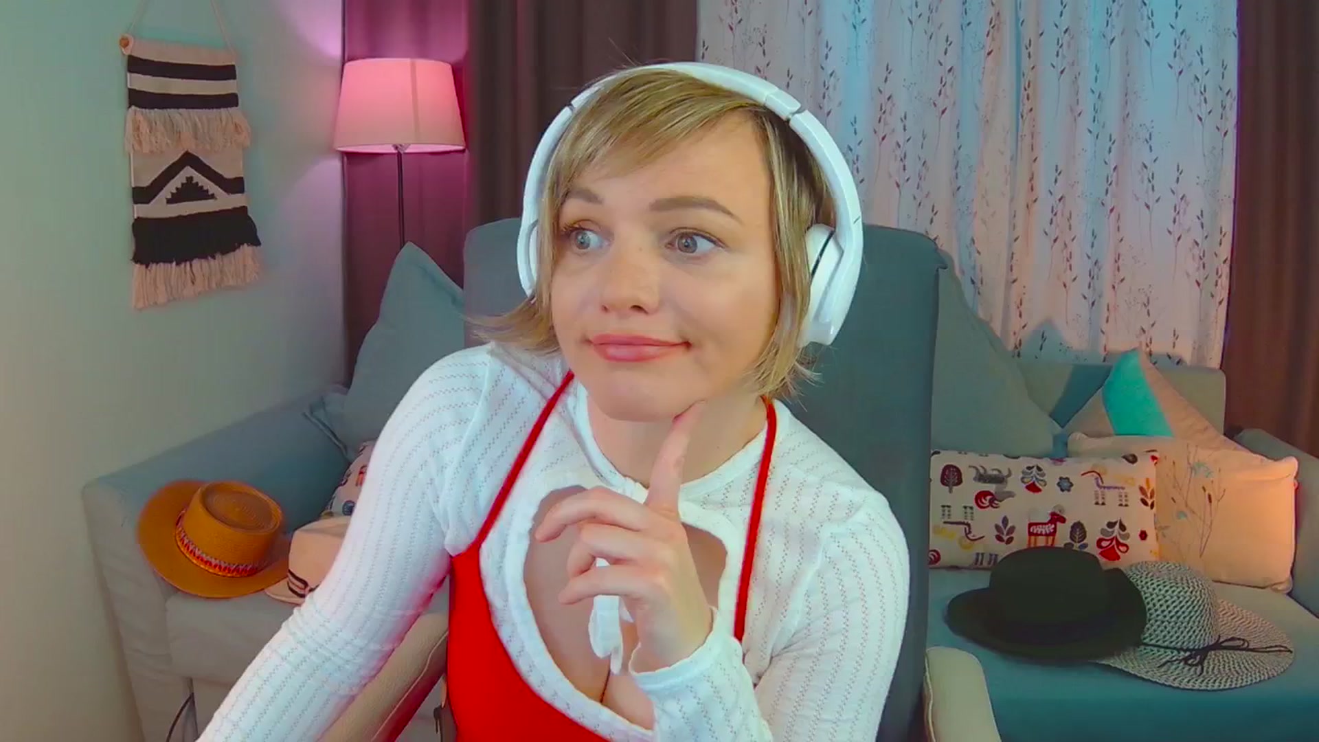 Gallery image thumbnail from SweetDazzle's myfreecams stream on, 02/26/2025, 14:57 image 10 of 20