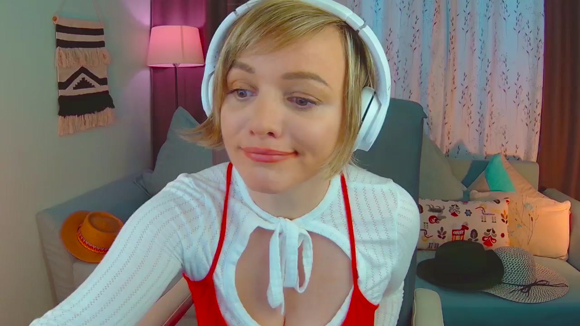 Gallery image thumbnail from SweetDazzle's myfreecams stream on, 02/26/2025, 14:57 image 1 of 20