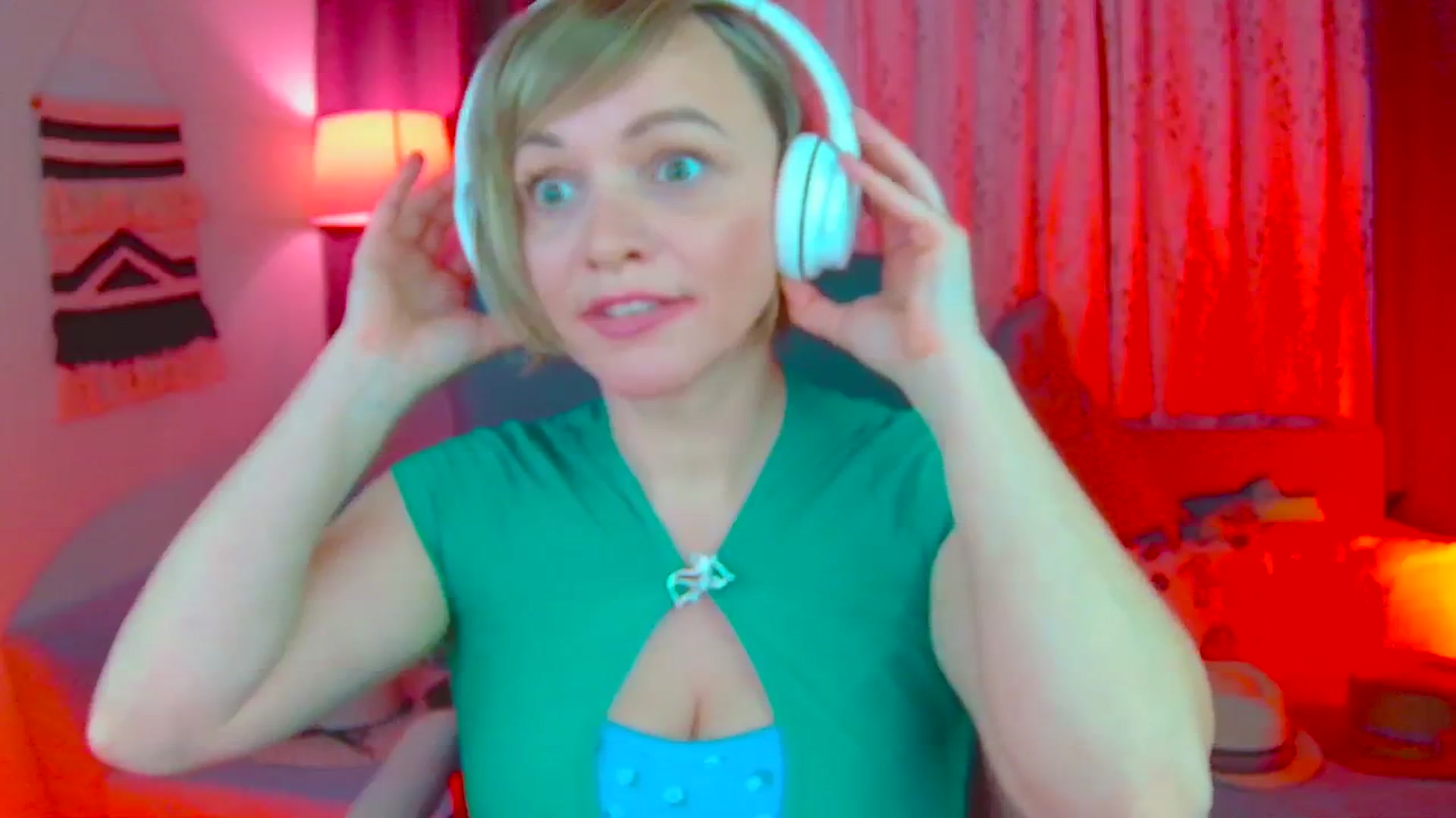Gallery image thumbnail from SweetDazzle's myfreecams stream on, 03/06/2025, 17:37 image 18 of 20