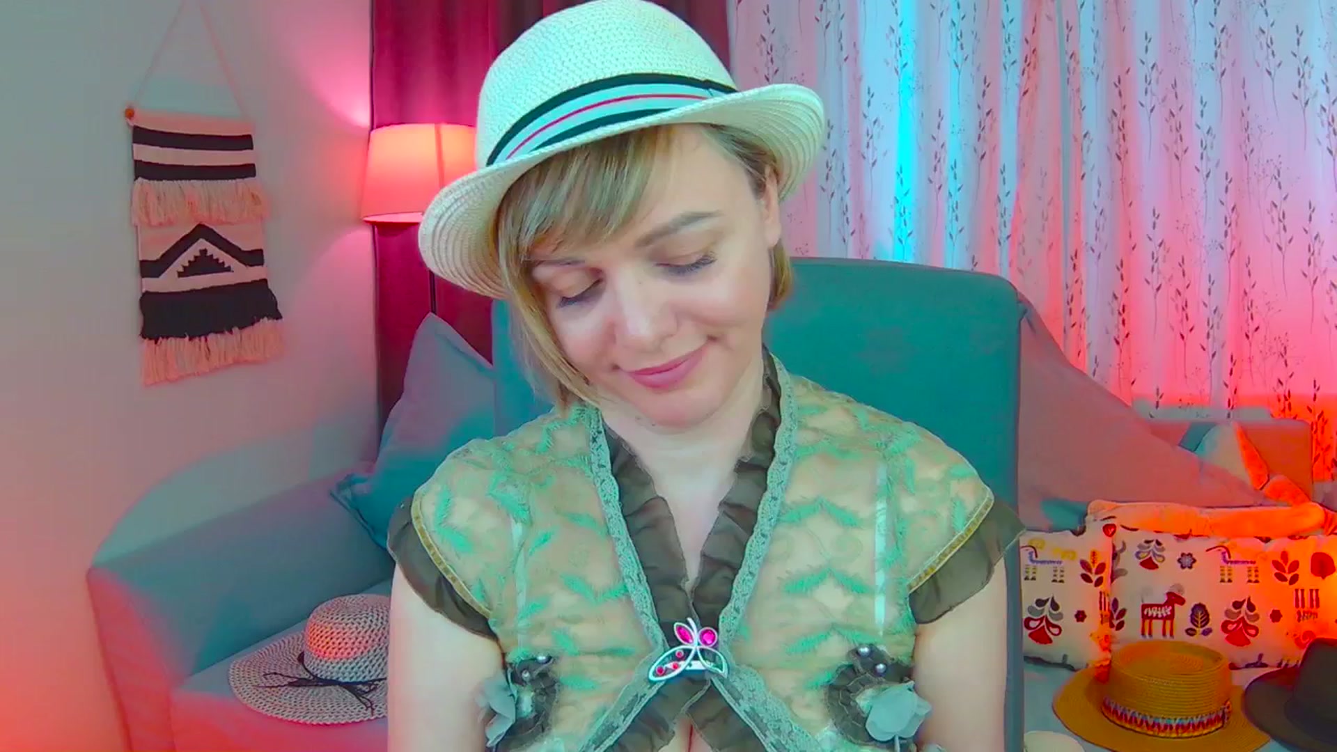Gallery image thumbnail from SweetDazzle's myfreecams stream on, 03/14/2025, 15:10 image 14 of 20