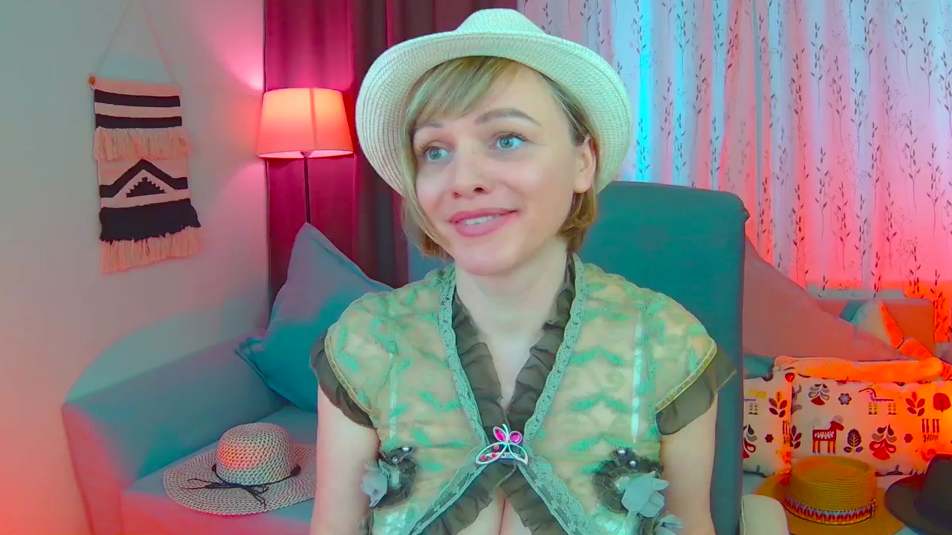 Gallery image thumbnail from SweetDazzle's myfreecams stream on, 03/14/2025, 15:10 image 15 of 20