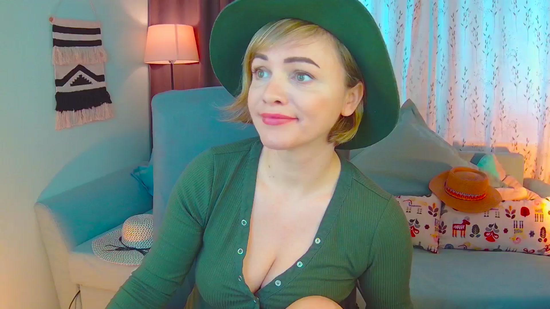Gallery image thumbnail from SweetDazzle's myfreecams stream on, 03/18/2025, 09:08 image 5 of 20
