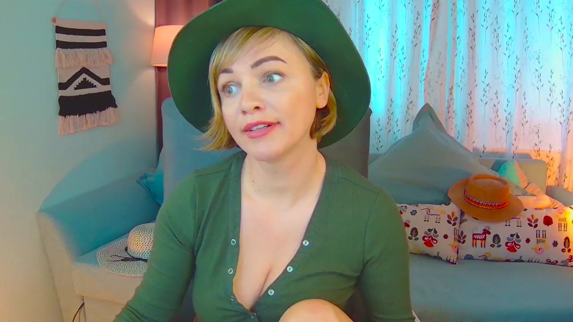 Gallery image thumbnail from SweetDazzle's myfreecams stream on, 03/18/2025, 09:08 image 13 of 20
