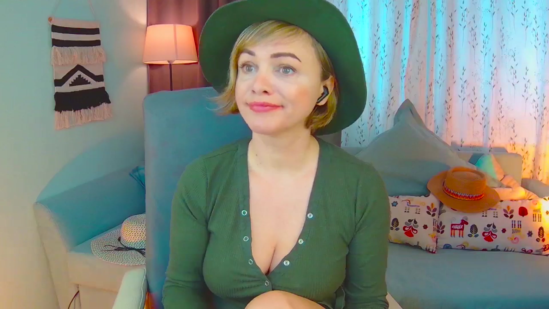 Gallery image thumbnail from SweetDazzle's myfreecams stream on, 03/18/2025, 09:08 image 2 of 20