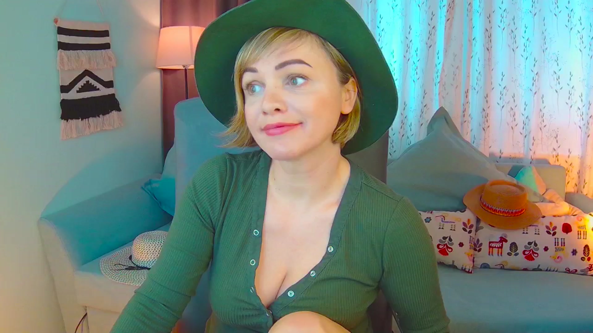 Gallery image thumbnail from SweetDazzle's myfreecams stream on, 03/18/2025, 09:08 image 11 of 20