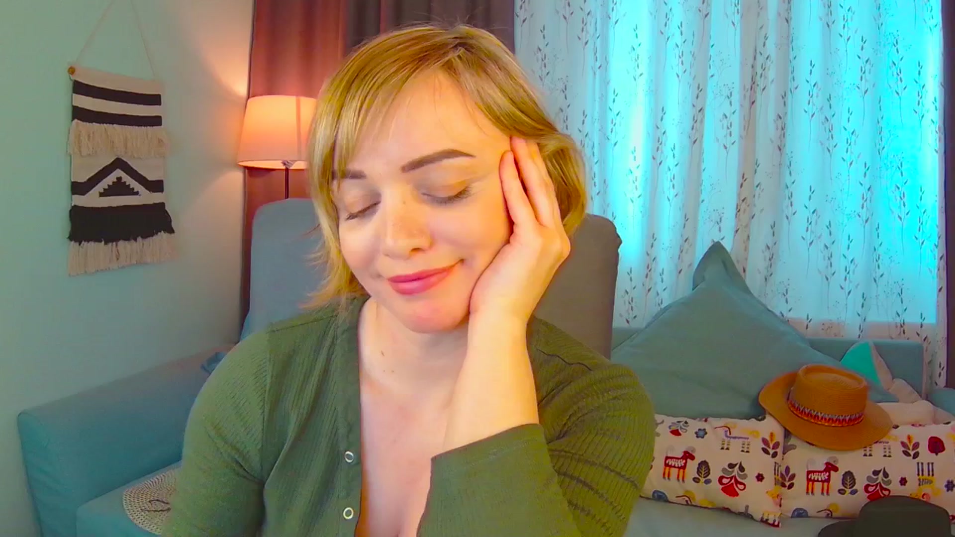 Gallery image thumbnail from SweetDazzle's myfreecams stream on, 03/18/2025, 11:42 image 11 of 20