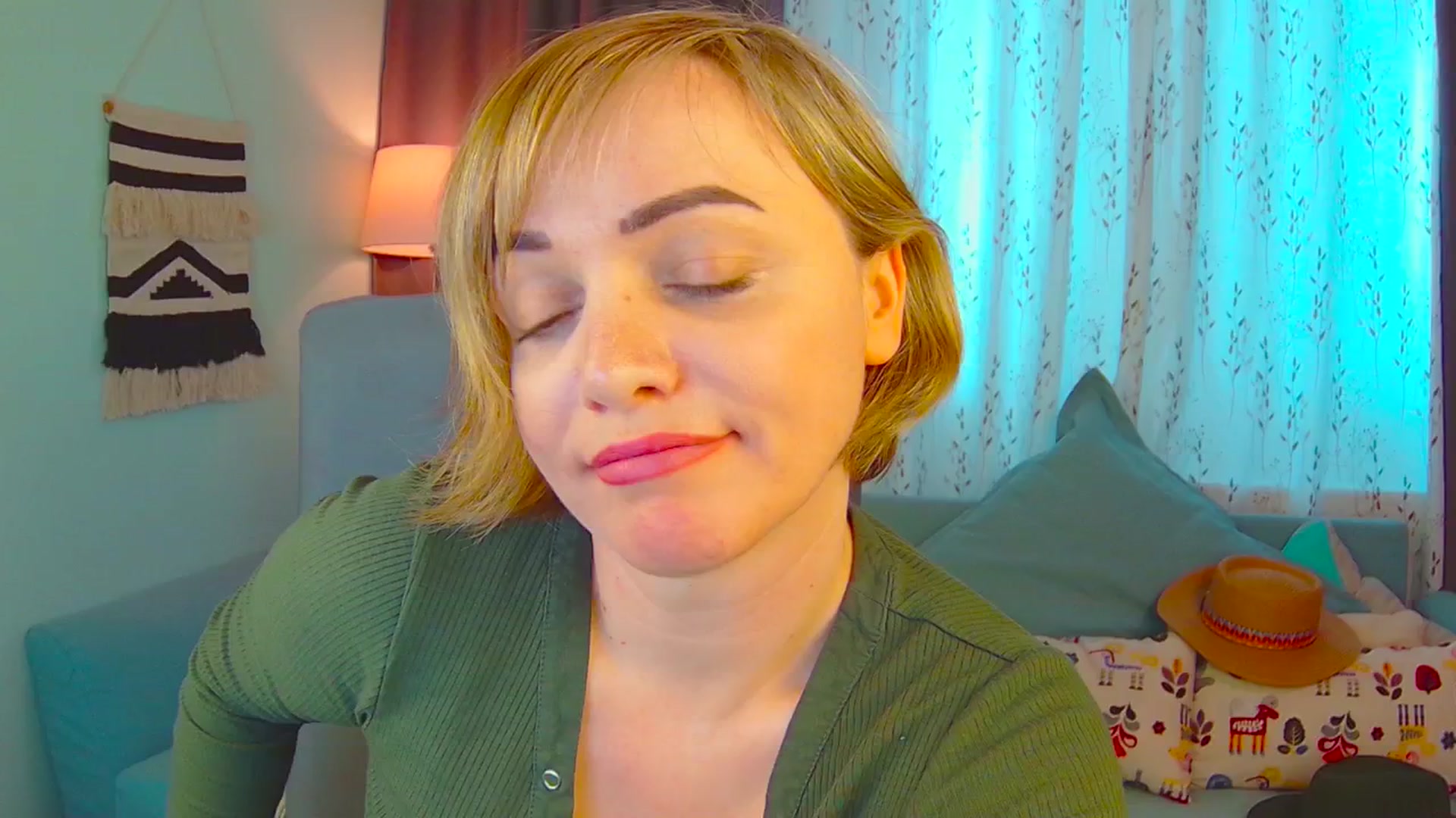 Gallery image thumbnail from SweetDazzle's myfreecams stream on, 03/18/2025, 11:42 image 15 of 20