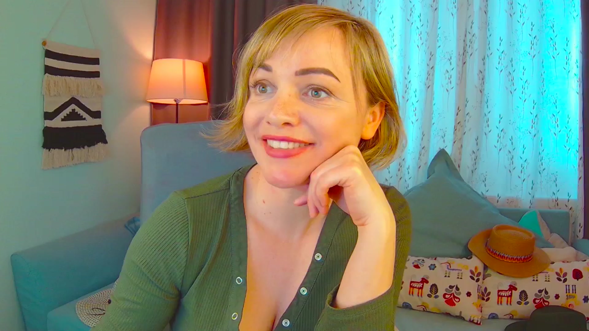 Gallery image thumbnail from SweetDazzle's myfreecams stream on, 03/18/2025, 11:42 image 3 of 20