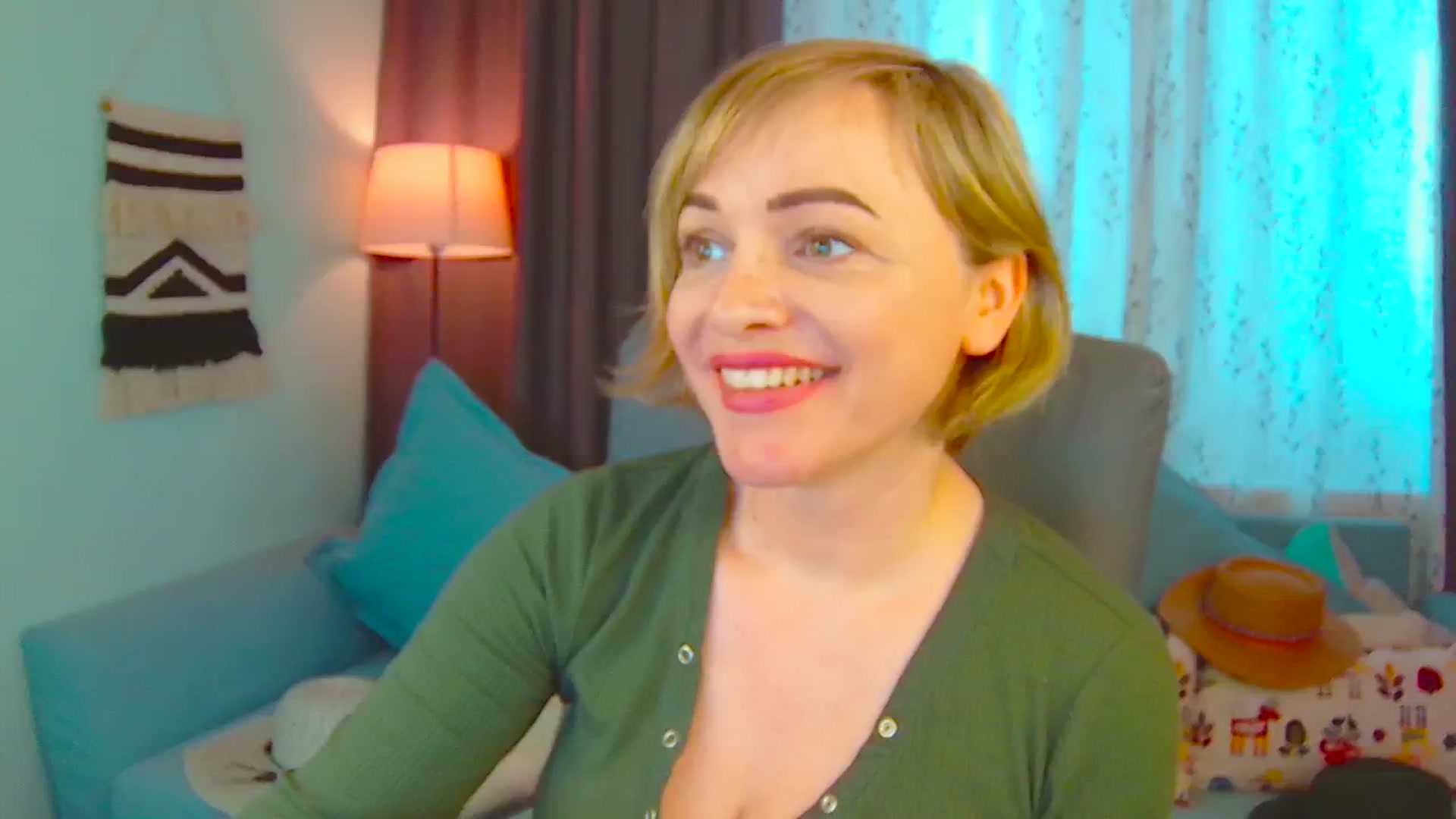 Gallery image thumbnail from SweetDazzle's myfreecams stream on, 03/18/2025, 11:42 image 7 of 20
