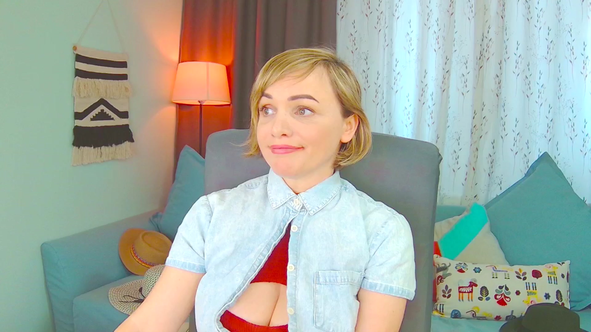Gallery image thumbnail from SweetDazzle's myfreecams stream on, 03/19/2025, 13:01 image 6 of 20