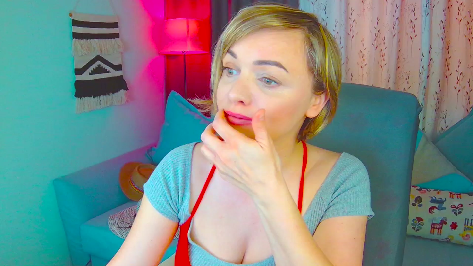 Gallery image thumbnail from SweetDazzle's myfreecams stream on, 03/21/2025, 11:36 image 2 of 20